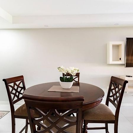 City Edge La Vie Kingston Luaran gambar