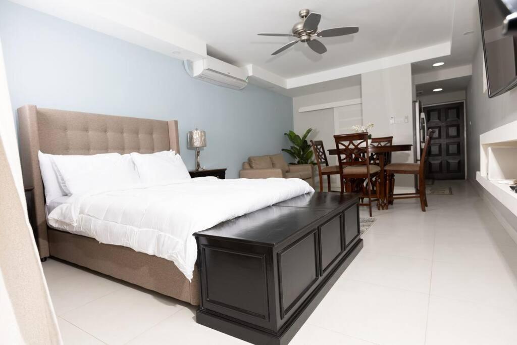 City Edge La Vie Kingston Luaran gambar