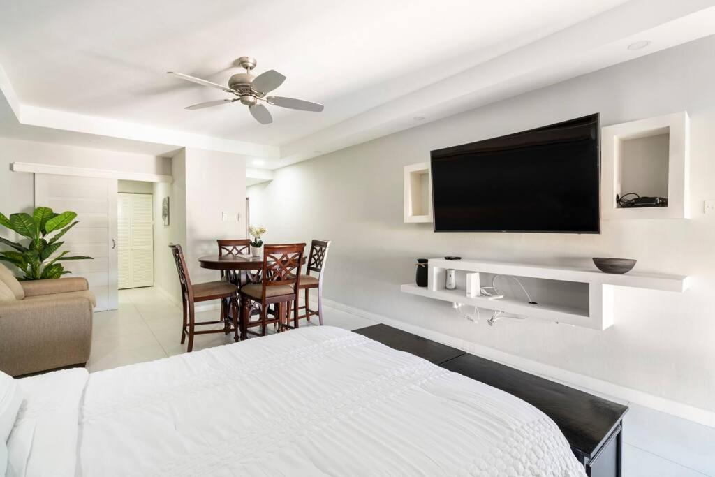 City Edge La Vie Kingston Luaran gambar