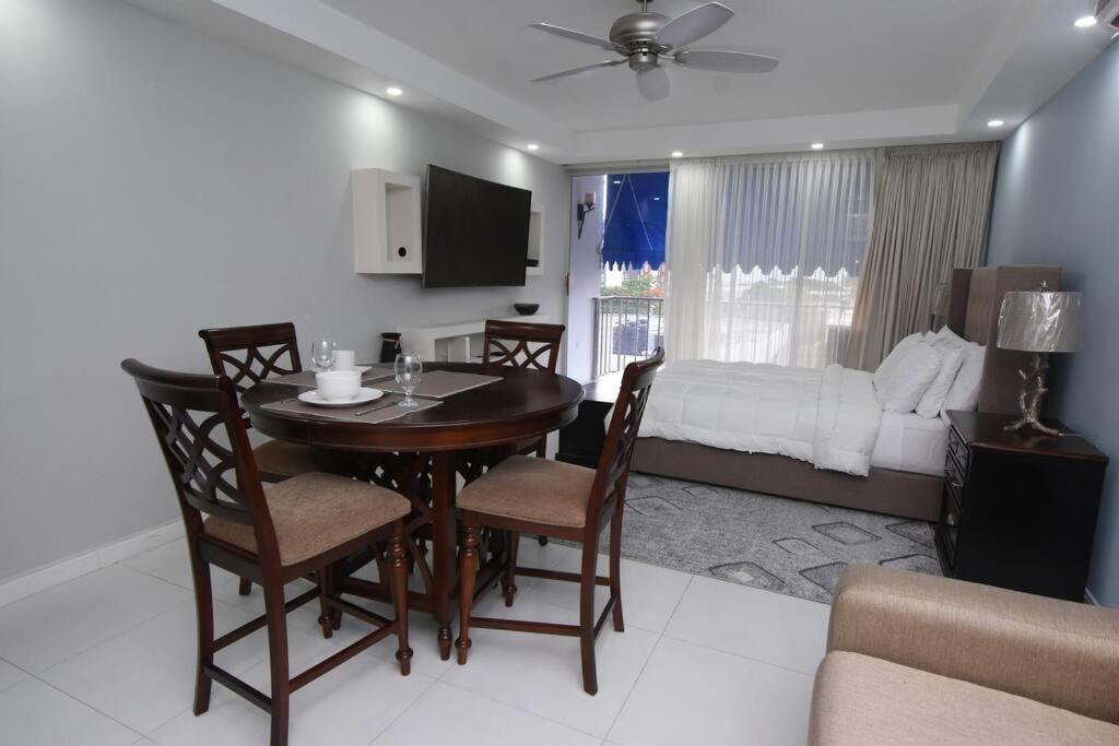 City Edge La Vie Kingston Luaran gambar